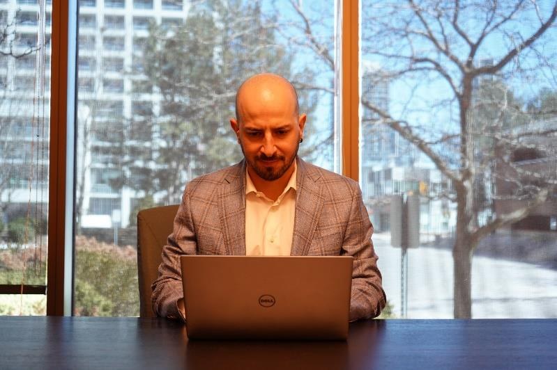 Roman Zelvenschi at work